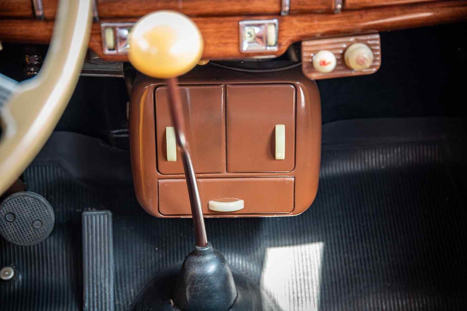 1939-ford-deluxe-woody-wagon-for-sale-54