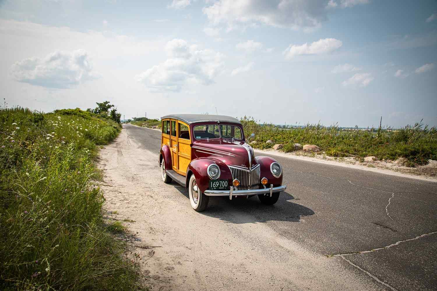 1939-ford-deluxe-woody-wagon-for-sale-7