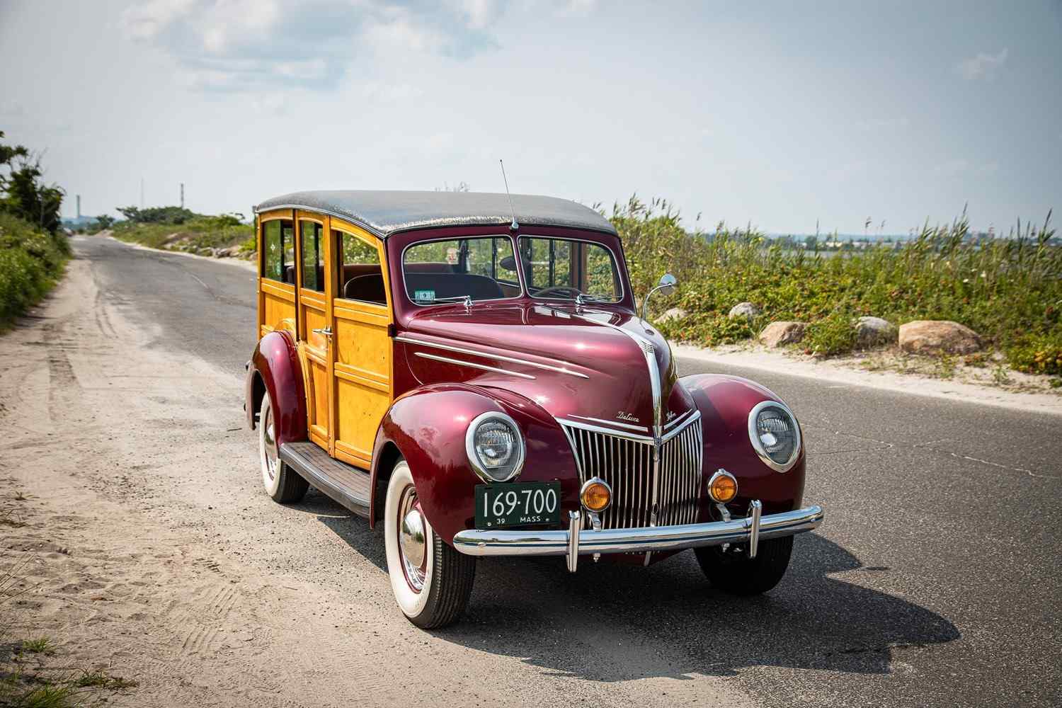 1939-ford-deluxe-woody-wagon-for-sale-8