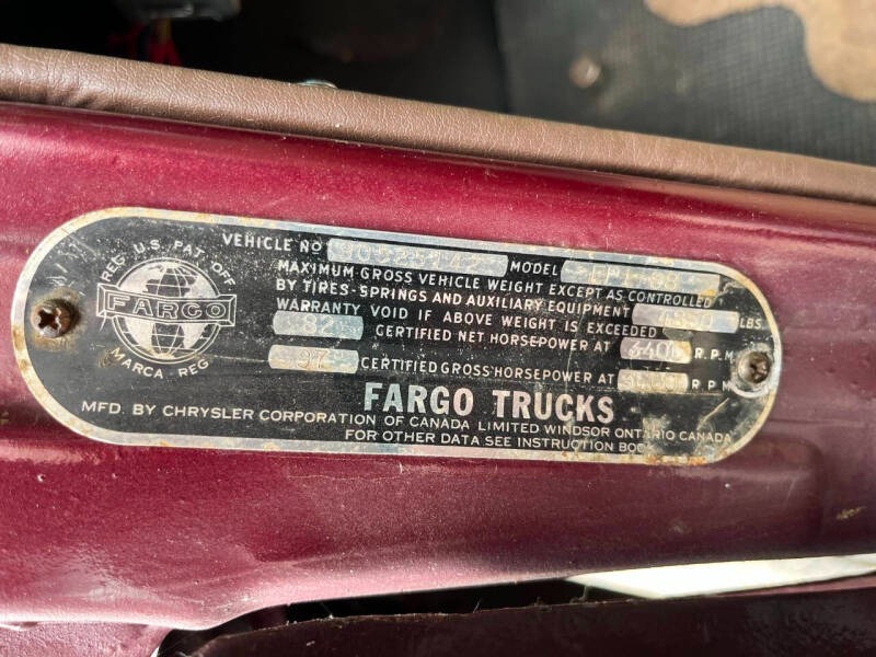 1953-fargo-fp108-half-ton-short-box-canadian-dodge (17)