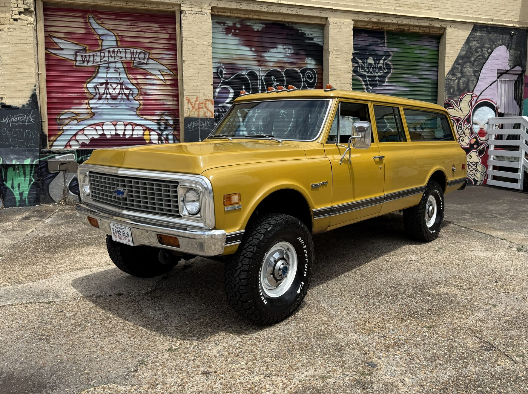 1972-Chevrolet-K-20-Suburban-for-sale-03