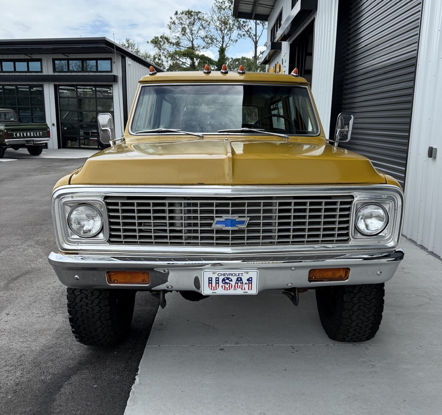1972-Chevrolet-K-20-Suburban-for-sale-07