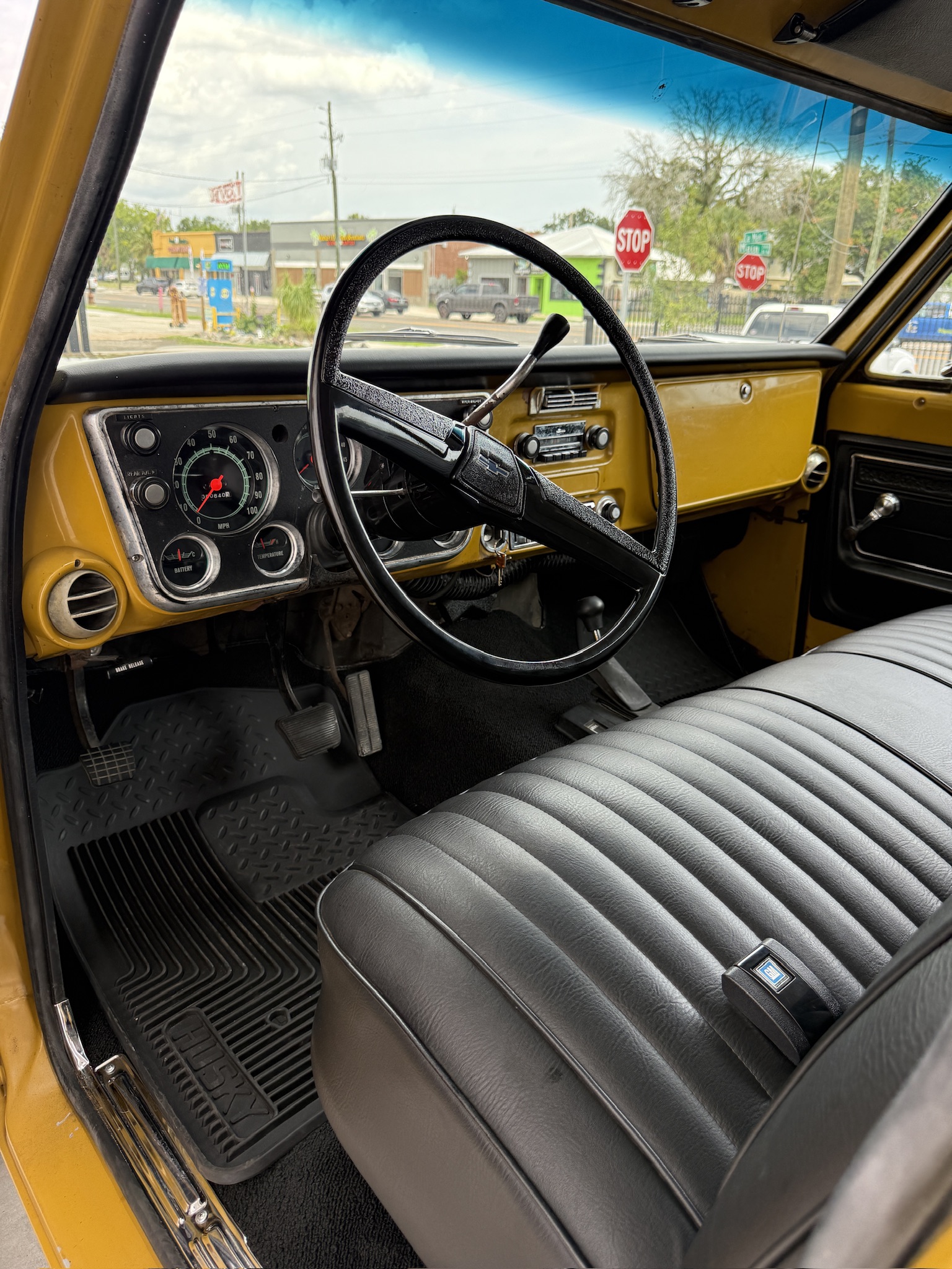 1972-Chevrolet-K-20-Suburban-for-sale-09