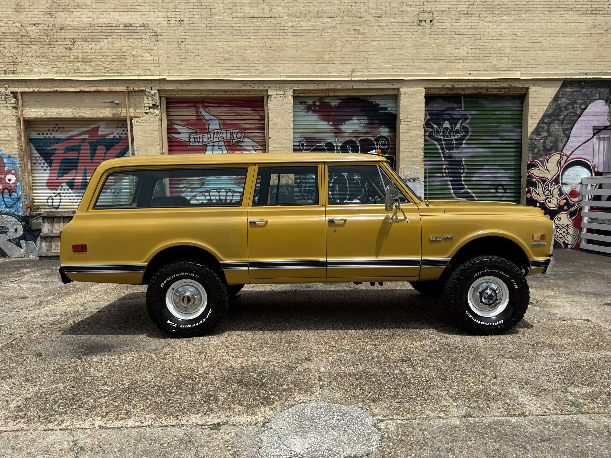 1972-Chevrolet-K-20-Suburban-for-sale-15