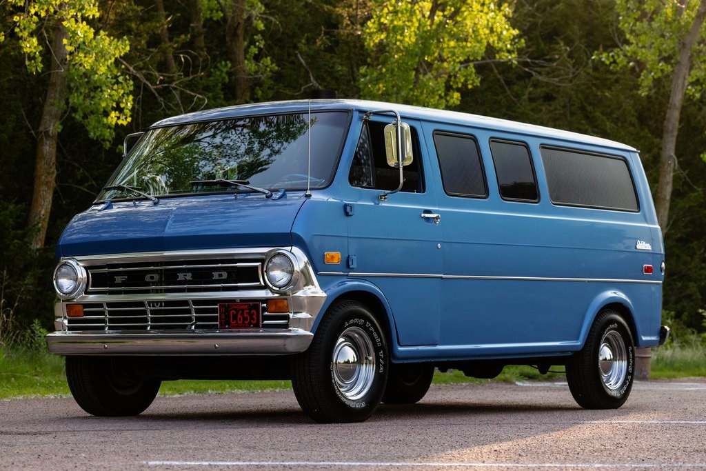 1974-ford-e-150-club-wagon-for-sale-01