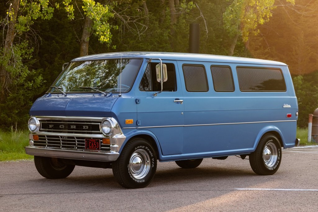 1974-ford-e-150-club-wagon-for-sale-03
