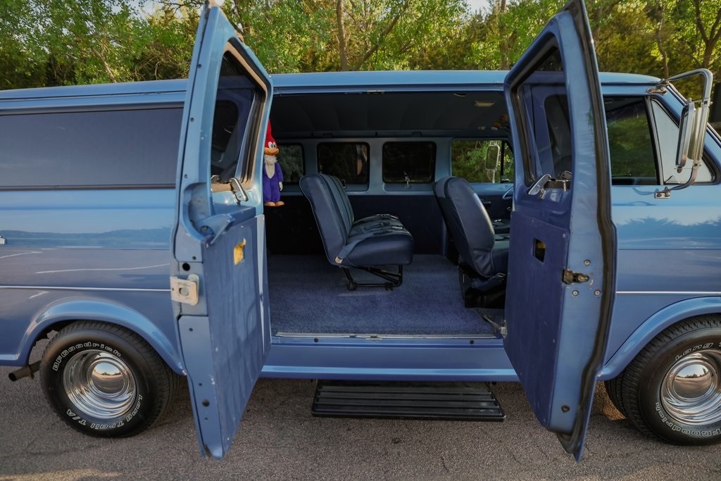 1974-ford-e-150-club-wagon-for-sale-04