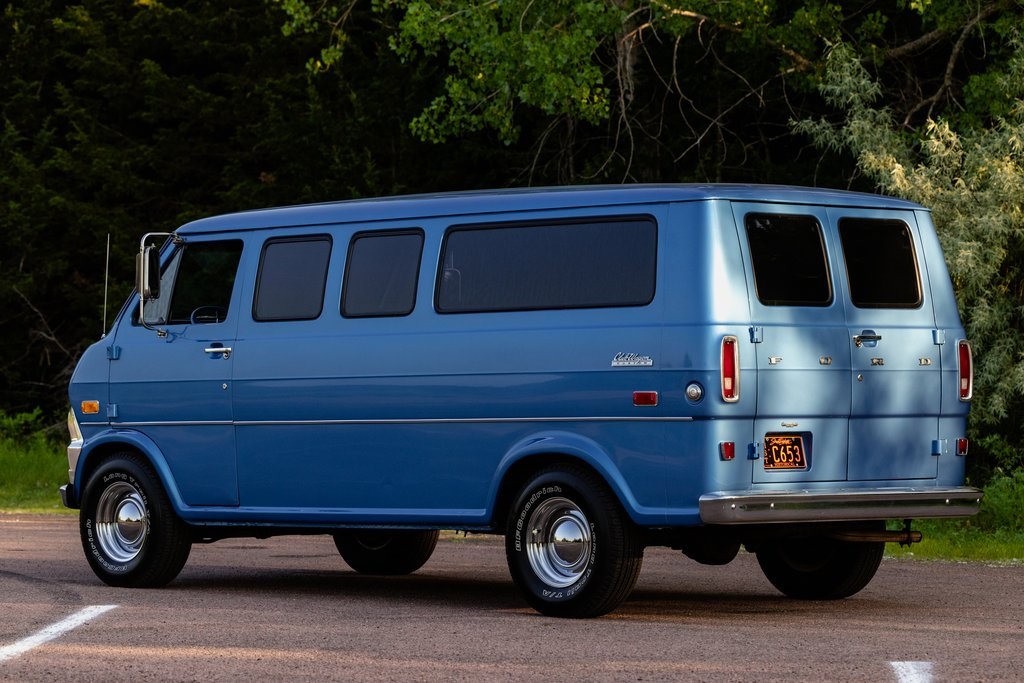 1974-ford-e-150-club-wagon-for-sale-09
