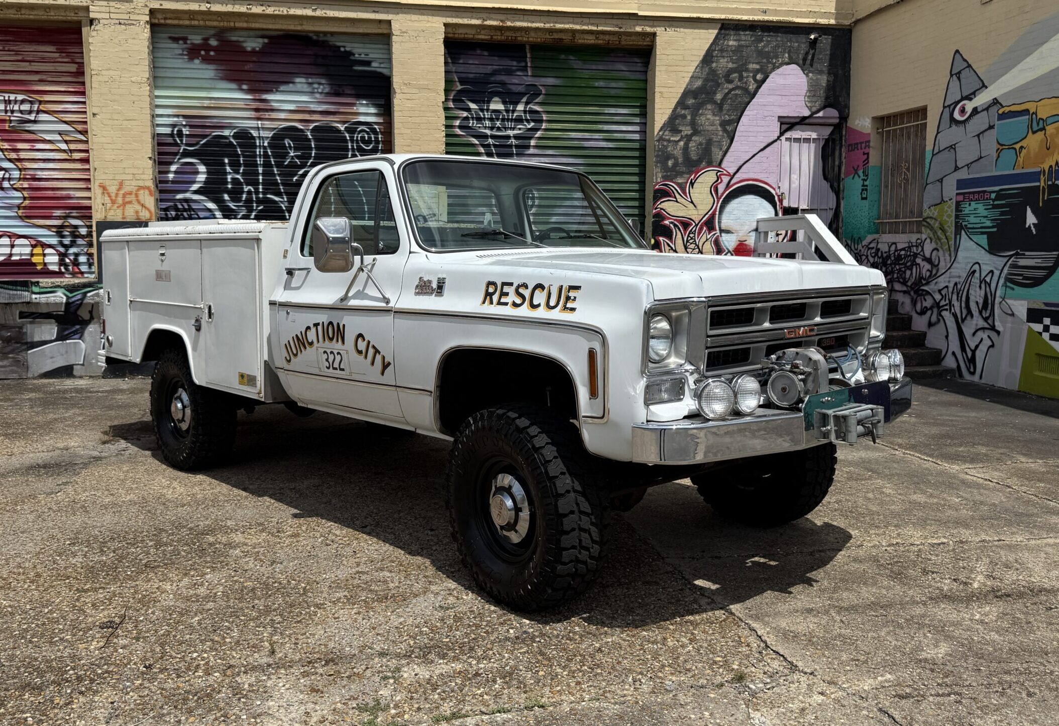 1975-gmc-k25-fire-service-truck-for-sale-02
