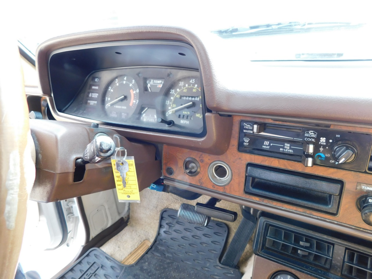 1982-toyota-pickup-sr5-for-sale-49
