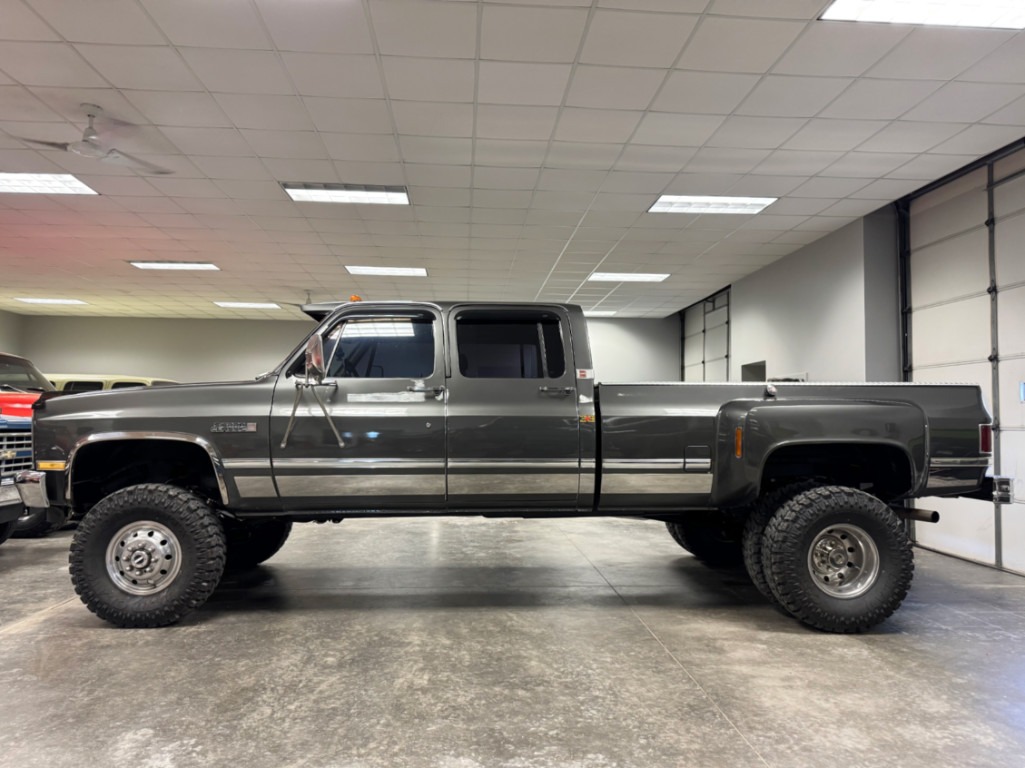 1984-GMC-K30-Crew-Cab-Dually-2