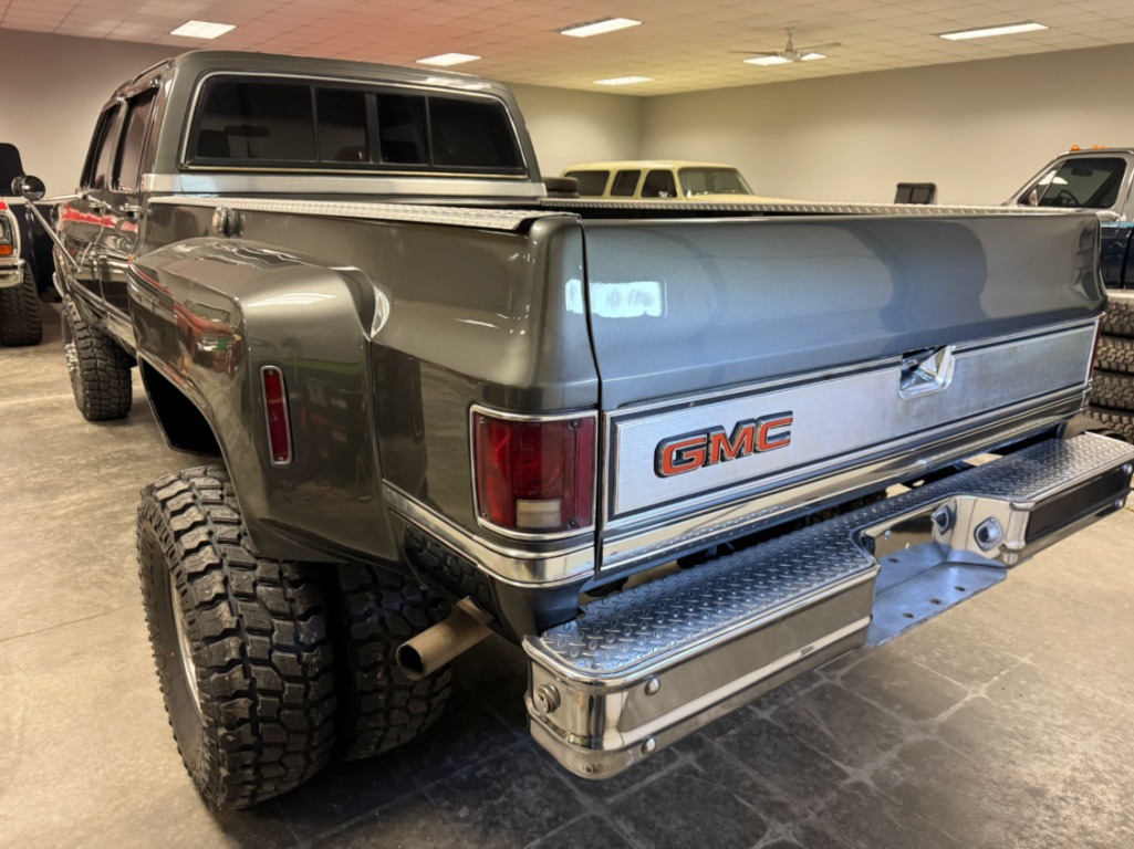 1984-GMC-K30-Crew-Cab-Dually-3