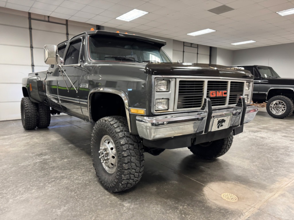 1984-GMC-K30-Crew-Cab-Dually-4