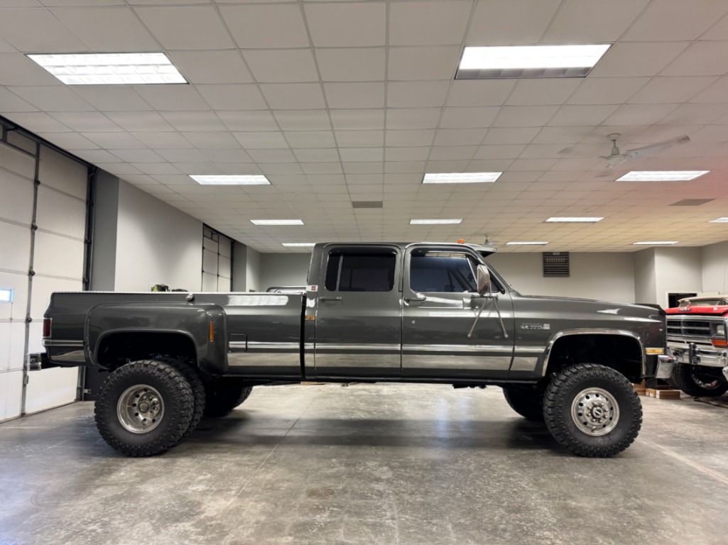 1984-GMC-K30-Crew-Cab-Dually-5