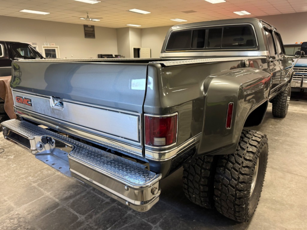 1984-GMC-K30-Crew-Cab-Dually-6
