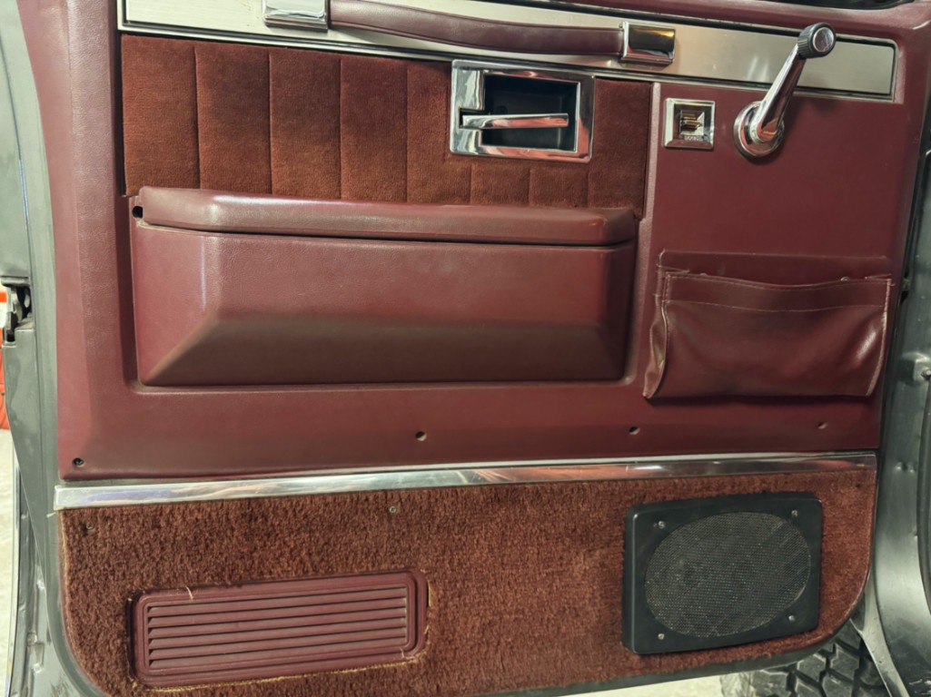 1984-GMC-K30-Crew-Cab-Dually-9