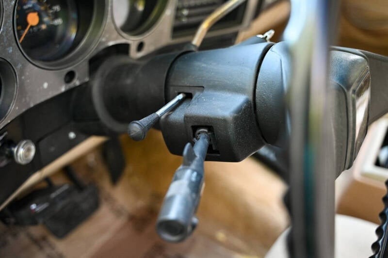 1986-chevrolet-k5-blazer-silverado-for-sale-92