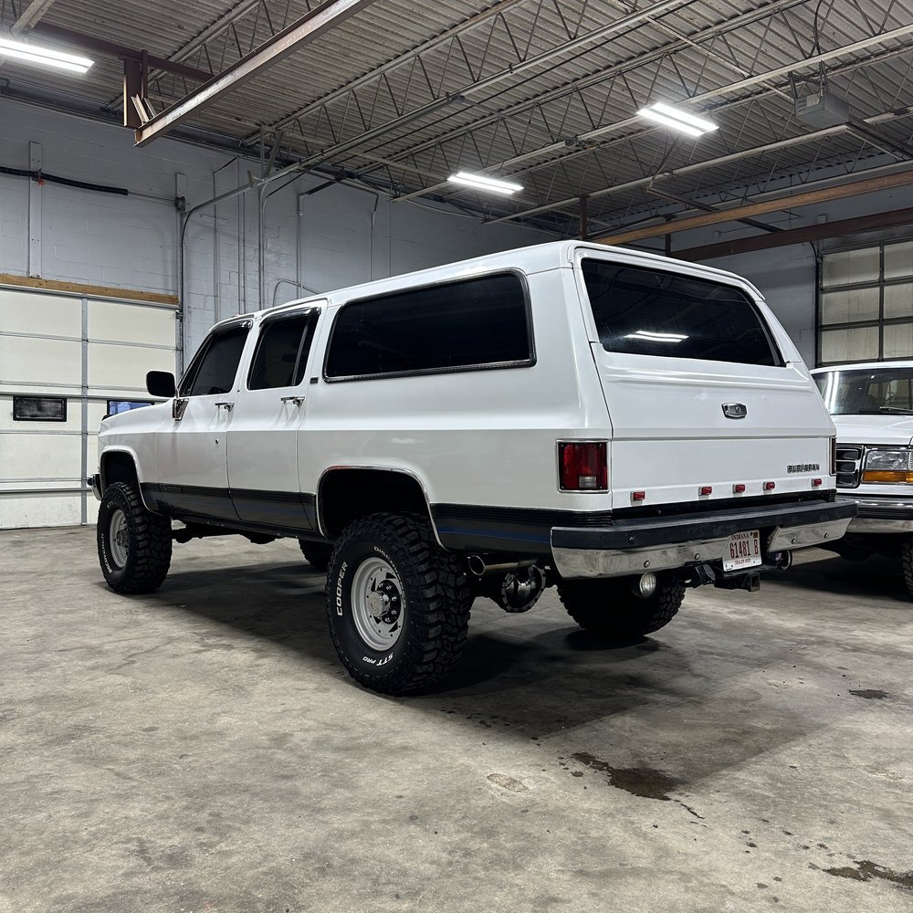 1989-chevrolet-suburban-2500-for-sale-02