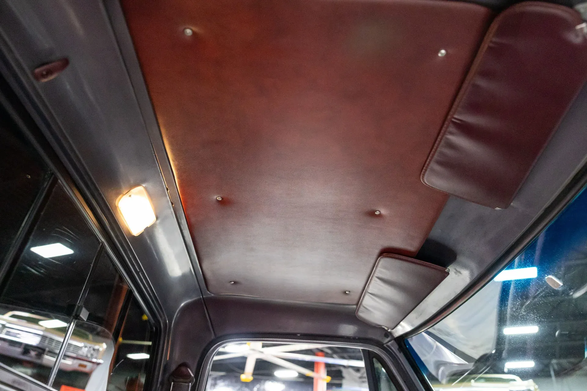 1989-dodge-3-4-ton-trucks-w250-sweptline-4wd (35)
