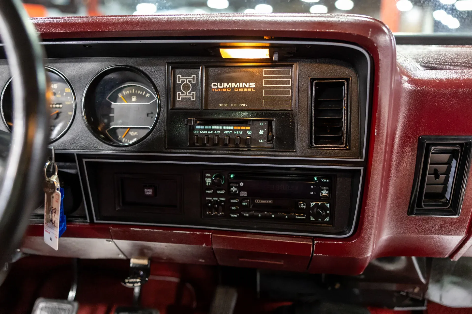 1989-dodge-3-4-ton-trucks-w250-sweptline-4wd (38)