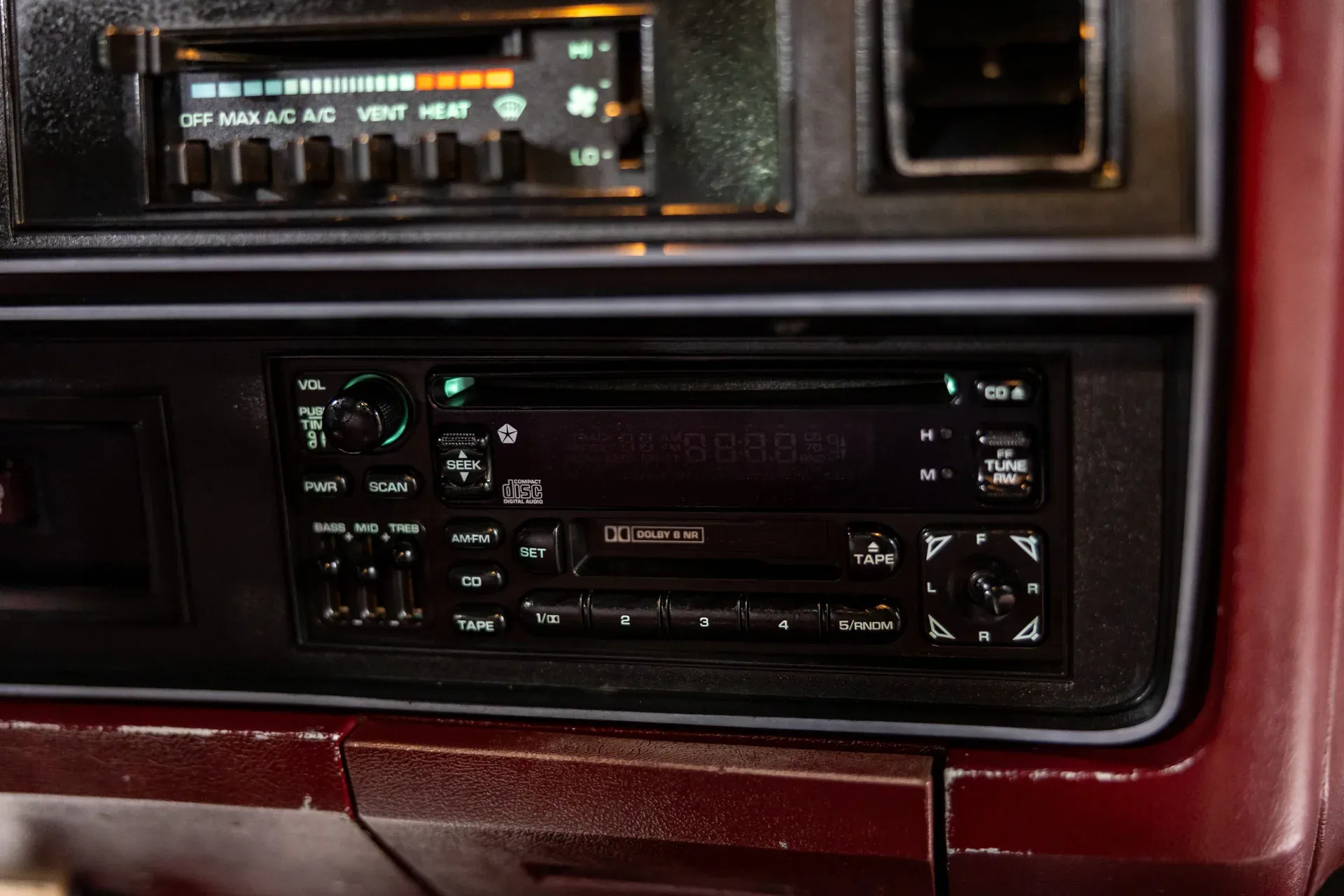 1989-dodge-3-4-ton-trucks-w250-sweptline-4wd (39)