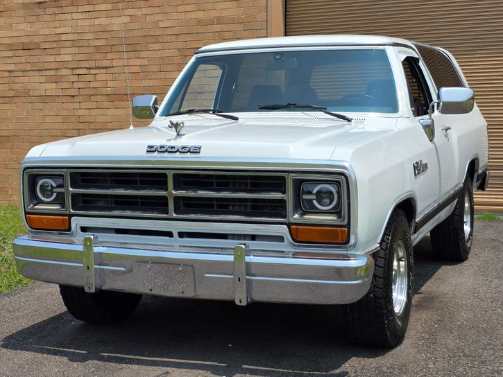 1989-dodge-ramcharger-royal-se-for-sale-01