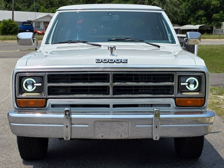 1989-dodge-ramcharger-royal-se-for-sale-02