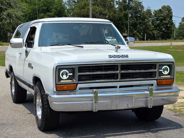1989-dodge-ramcharger-royal-se-for-sale-03