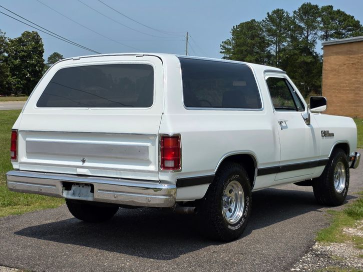 1989-dodge-ramcharger-royal-se-for-sale-06