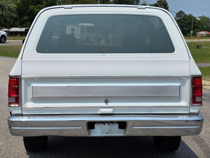 1989-dodge-ramcharger-royal-se-for-sale-08