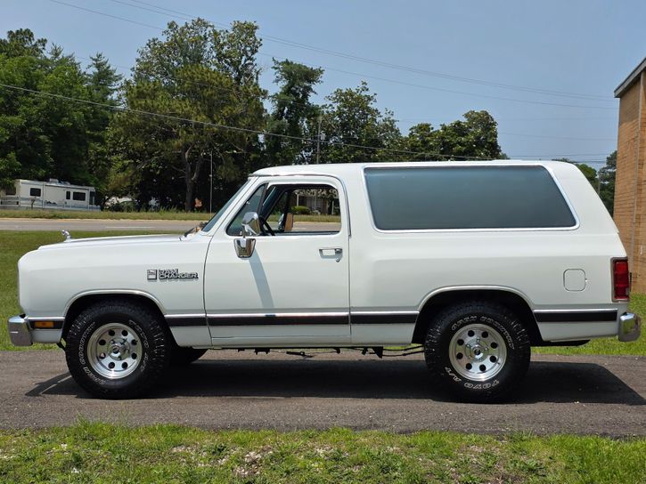 1989-dodge-ramcharger-royal-se-for-sale-11