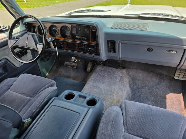 1989-dodge-ramcharger-royal-se-for-sale-22