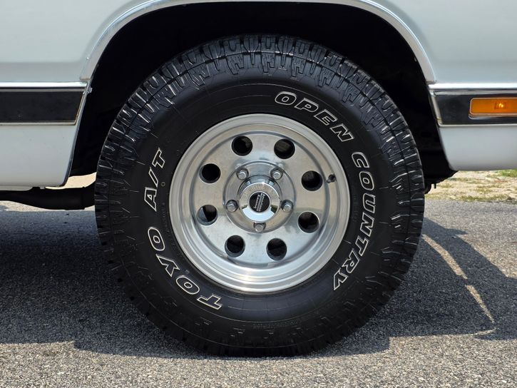 1989-dodge-ramcharger-royal-se-for-sale-26