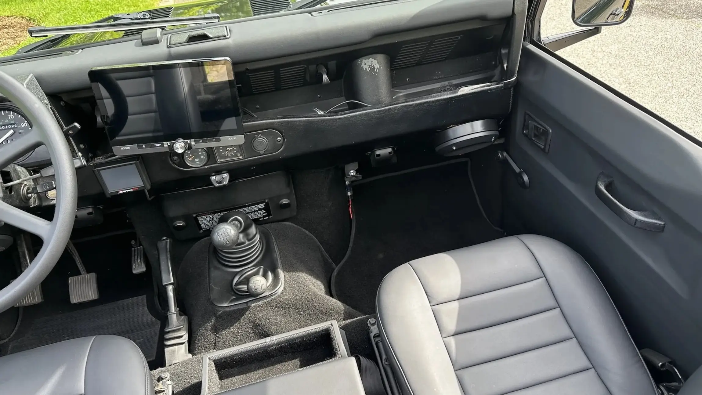 1990-land-rover-defender-90-for-sale-southampton-ny-25
