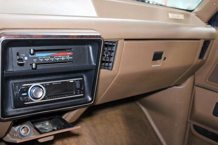 1991-ford-bronco-eddie-bauer-edition (19)