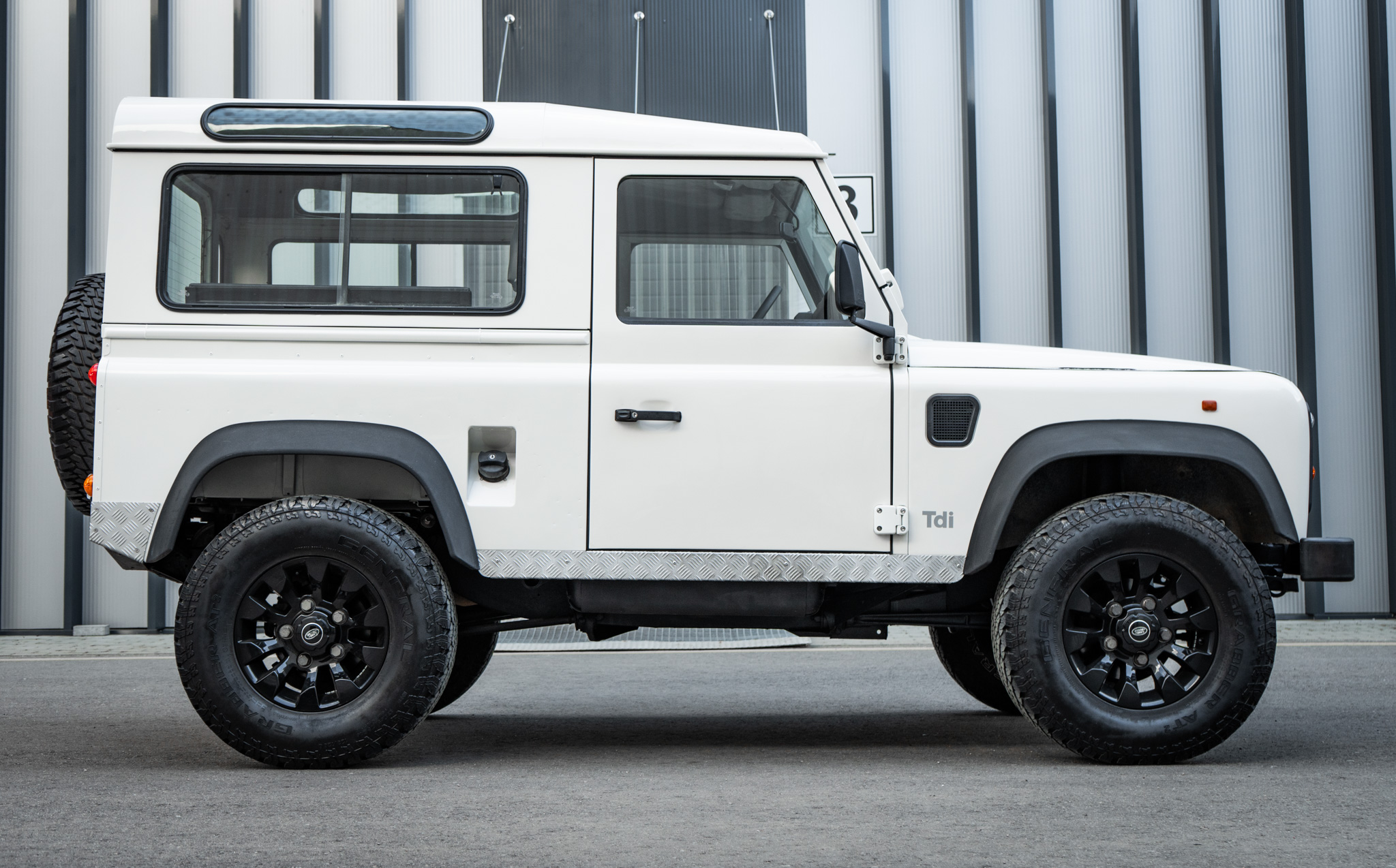 1995-land-rover-defender-90-for-sale-08