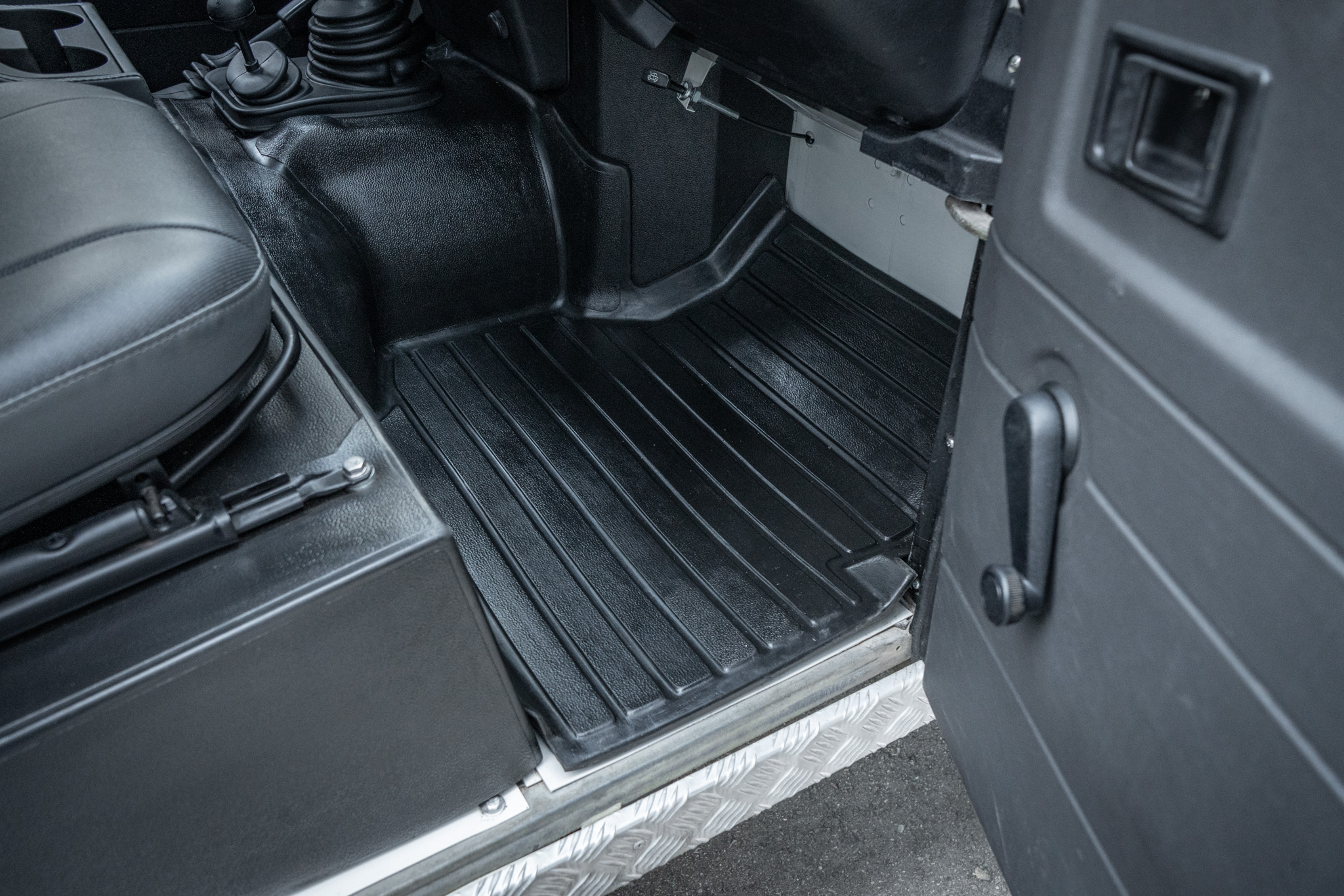 1995-land-rover-defender-90-for-sale-42