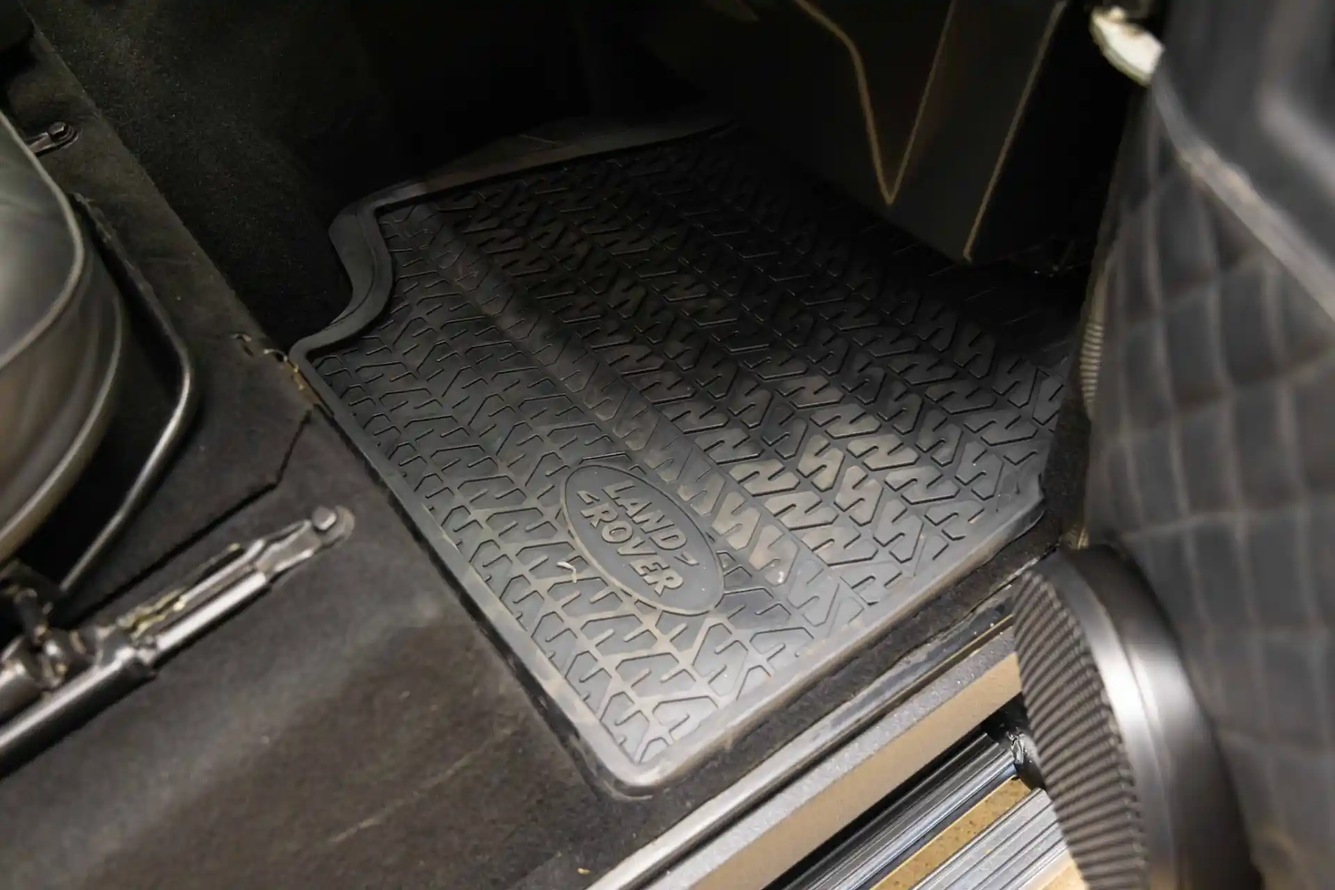 1995-land-rover-defender-90-nas-for-sale-ramsey-nj-55