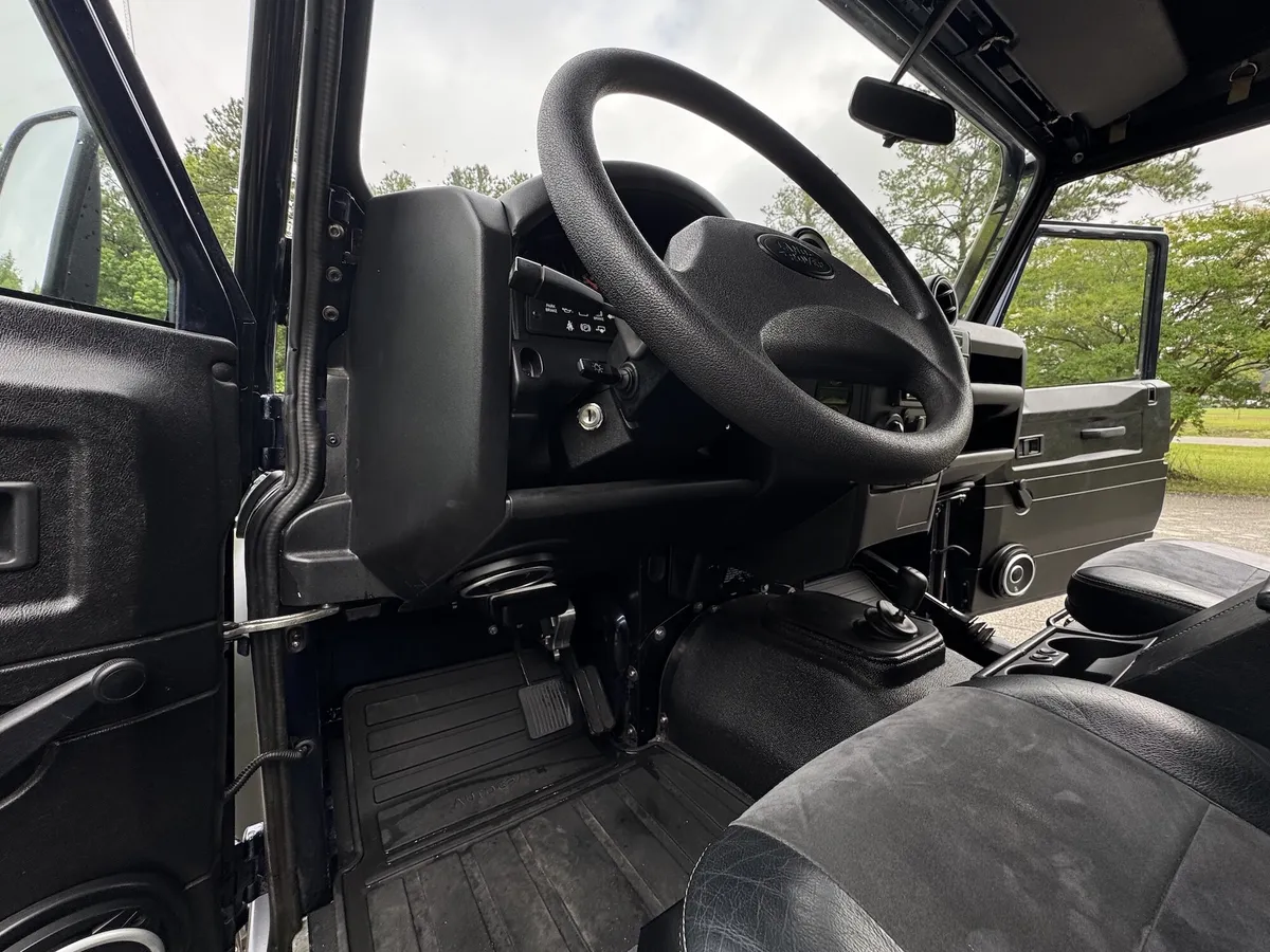 1997-land-rover-defender-90-castle-hayne-31