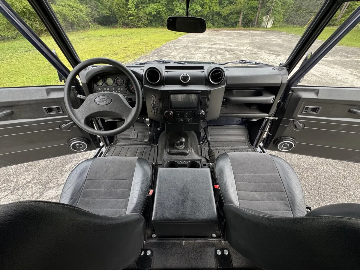 1997-land-rover-defender-90-castle-hayne-33