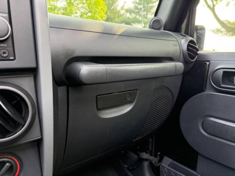 2008-jeep-wrangler-x-4x4-2dr-suv-w-side-airbag-package (41)