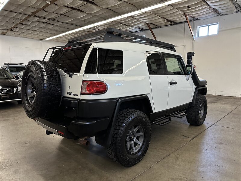 2010-toyota-fj-cruiser-suv-for-sale-03