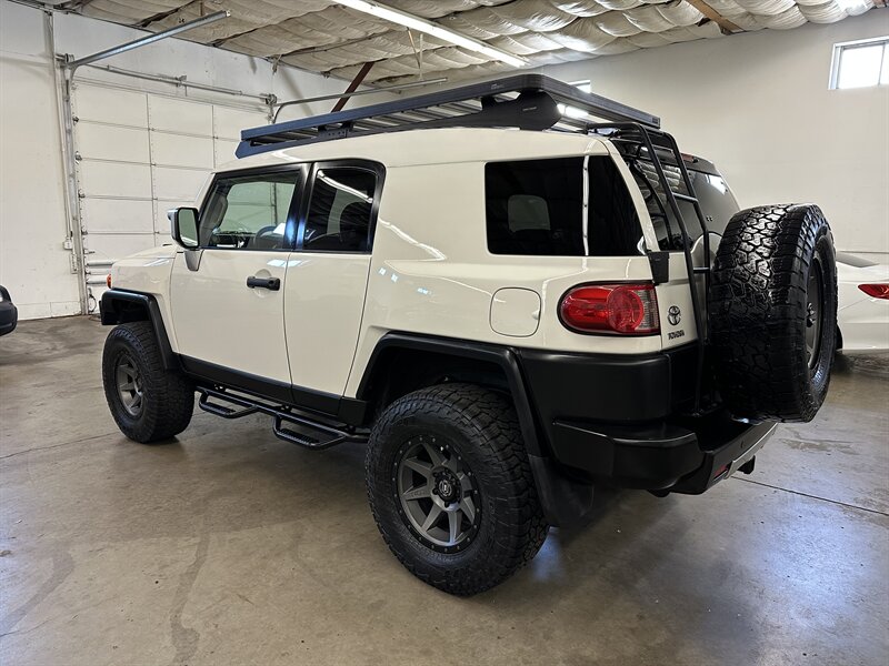 2010-toyota-fj-cruiser-suv-for-sale-05