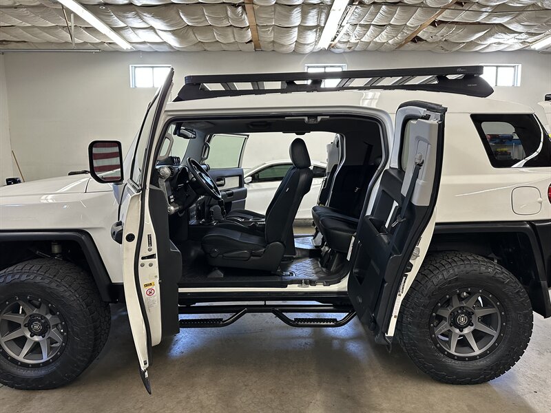 2010-toyota-fj-cruiser-suv-for-sale-14