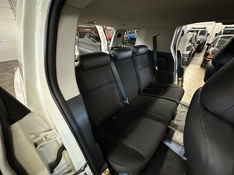 2010-toyota-fj-cruiser-suv-for-sale-17