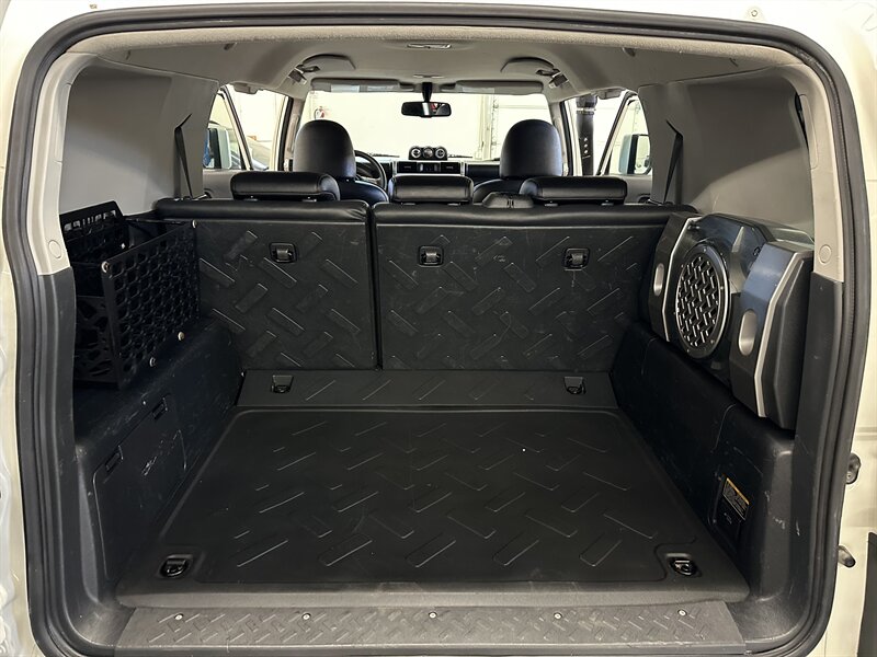 2010-toyota-fj-cruiser-suv-for-sale-18