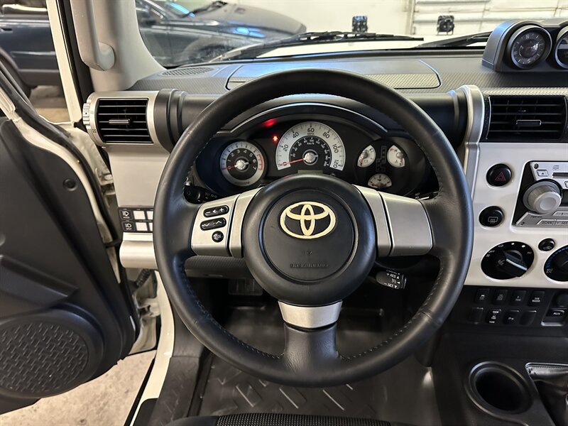 2010-toyota-fj-cruiser-suv-for-sale-20