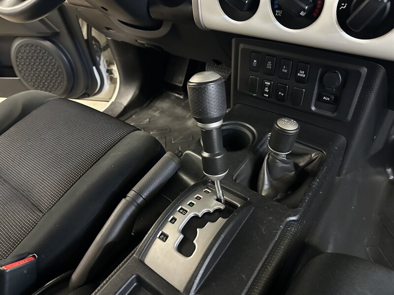 2010-toyota-fj-cruiser-suv-for-sale-21
