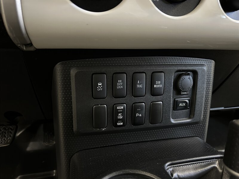 2010-toyota-fj-cruiser-suv-for-sale-22