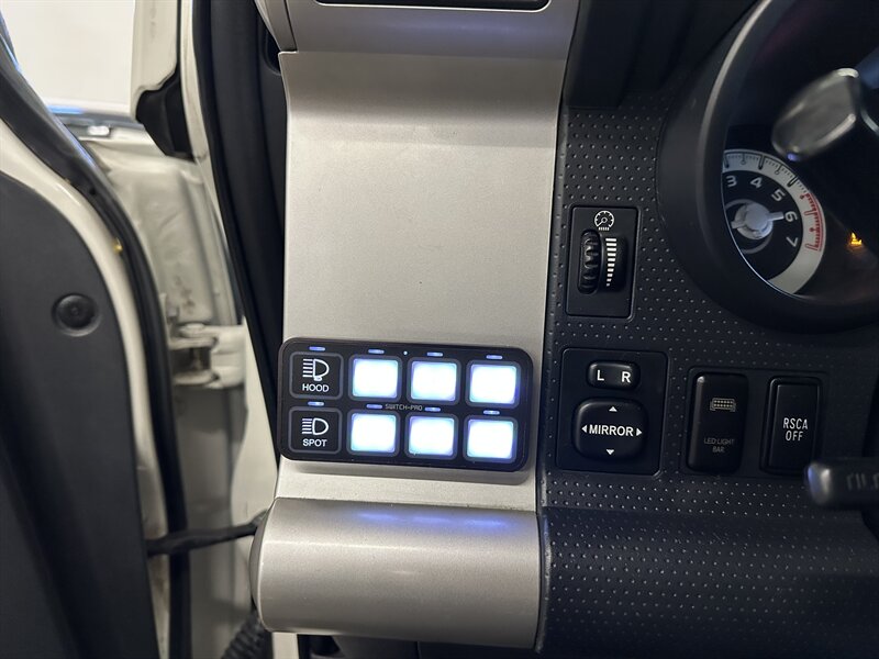 2010-toyota-fj-cruiser-suv-for-sale-23